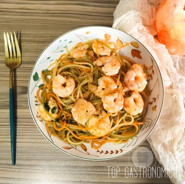 Receta de Espaguetis con Gambas al Ajillo, combinando dos platos míticos de la dieta Mediterránea