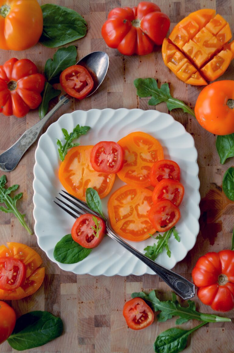 Ensalada de Tomate y Ajo, un plato sencillo con ingredientes que siempre tenemos en la cocina