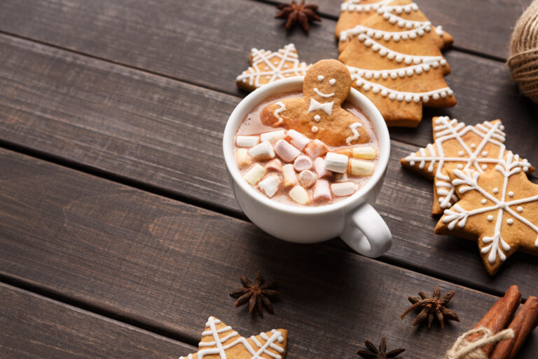 Chocolate caliente especiado con jengibre, la bebida estandarte de la Navidad.