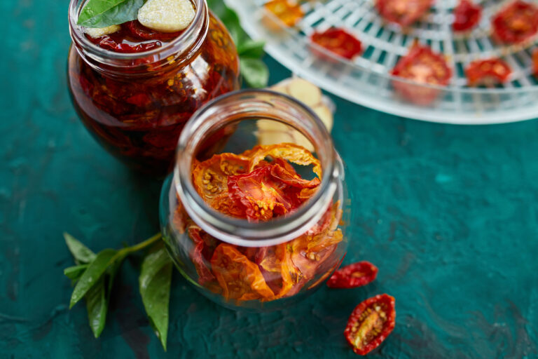 Aceite aromatizado con tomates secos, ajo y orégano