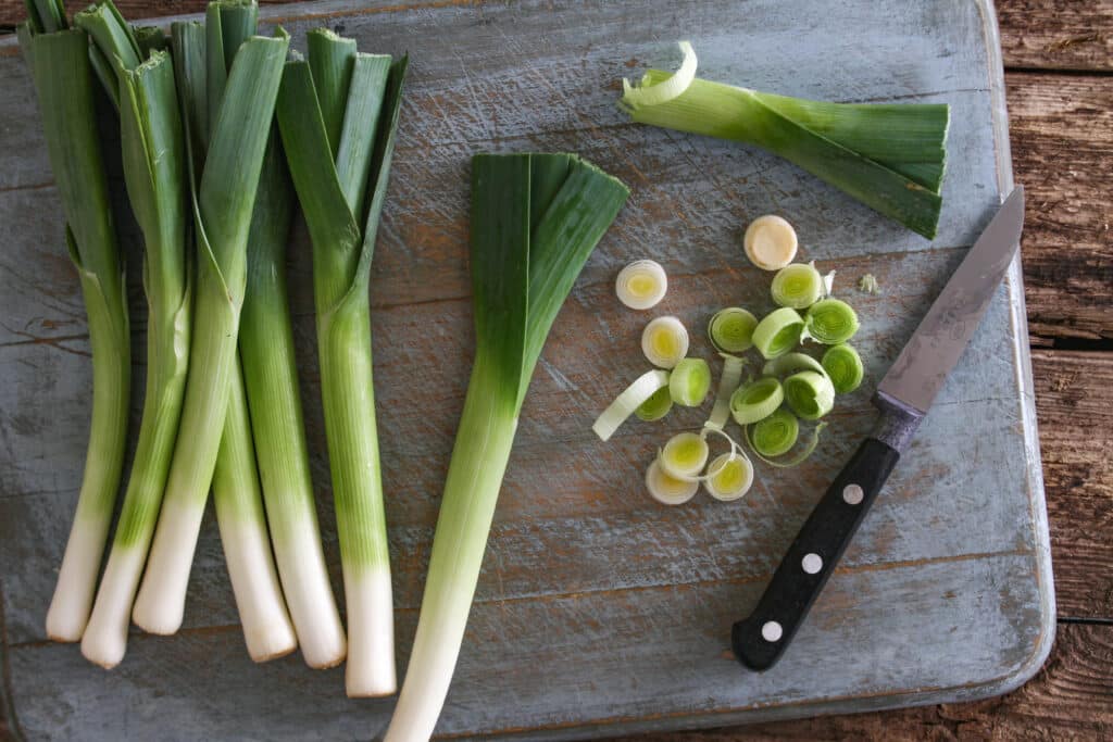 Puerros asados con Vinagreta de Mostaza, una receta resultona pero saludable