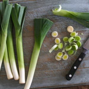 Puerros asados con Vinagreta de Mostaza, una receta resultona pero saludable