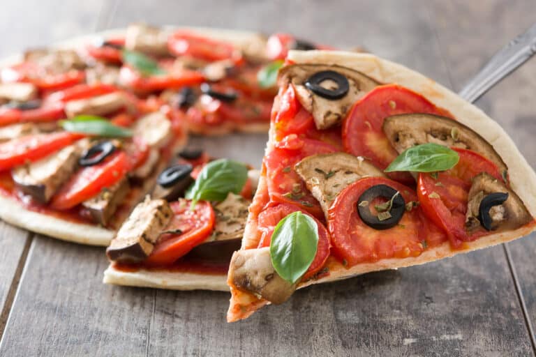 Ideas para pizzas vegetarianas: Pizza de Albahaca y Cherries