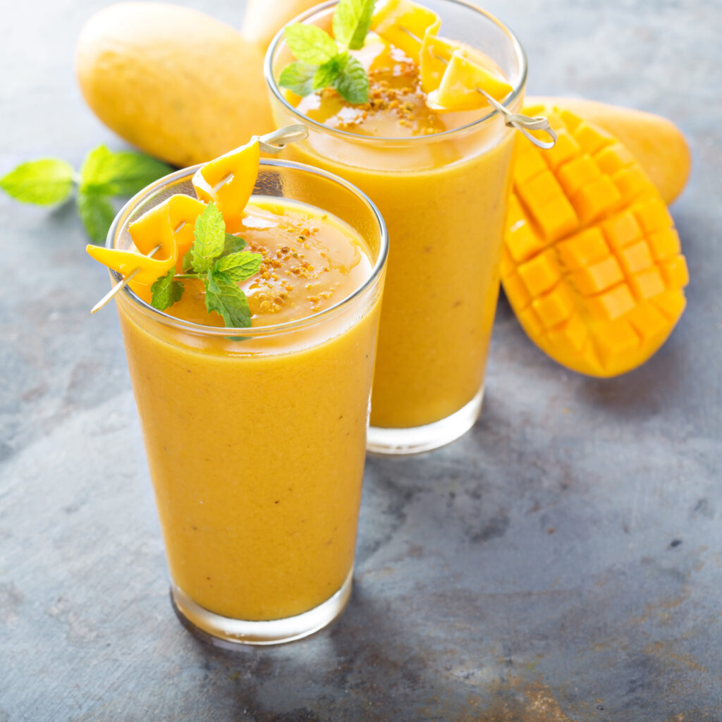 Receta de Smoothie de Mango y Plátano, un trago saludable y muy refrescante