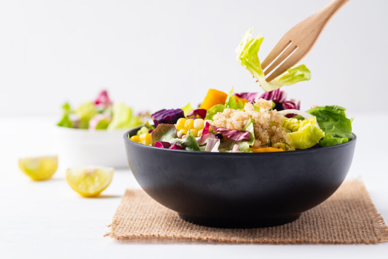 Receta de la ensalada de coliflor, una original y saludable ensalada para incluir este ingrediente en tu dieta