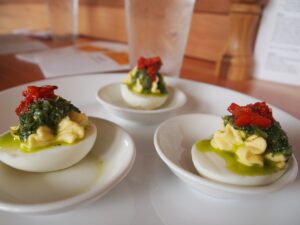 Receta de Huevos Rellenos de Aguacate y Mejillones