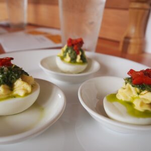 Receta de Huevos Rellenos de Aguacate y Mejillones