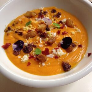 Receta de Atún Fresco con Salmorejo, un Plato Refrescante y Sabroso