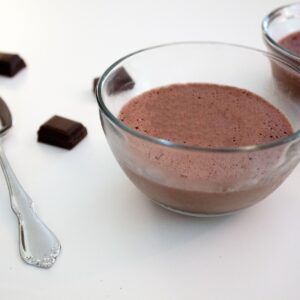 El Postre Vegano más delicioso para Navidad: Mousse de Chocolate y Aguacate con Frutos Secos