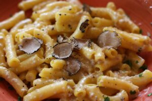 El placer de lo gourmet: Pasta fresca con trompetas de los muertos y trufa