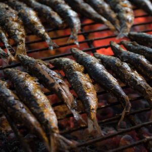 Sardinas a la brasa con limón y ajo: el sabor del mar en tu parrilla