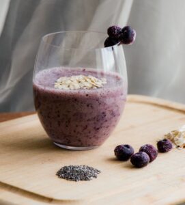 El smoothie antioxidante que revolucionará tus desayunos, de moras y chía