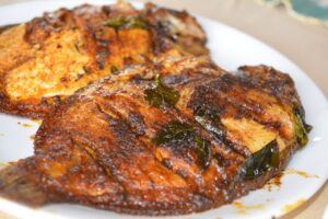 Merluza al Horno con Costra de Almendras: la receta estrella para una Navidad ligera y deliciosa