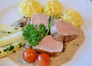 Solomillitos de Pavo en Salsa de Naranja con Puré de Patatas: el menú infantil perfecto para Navidad