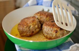 Albóndigas con Miel y Ajo: El Secreto de una Salsa Irresistible