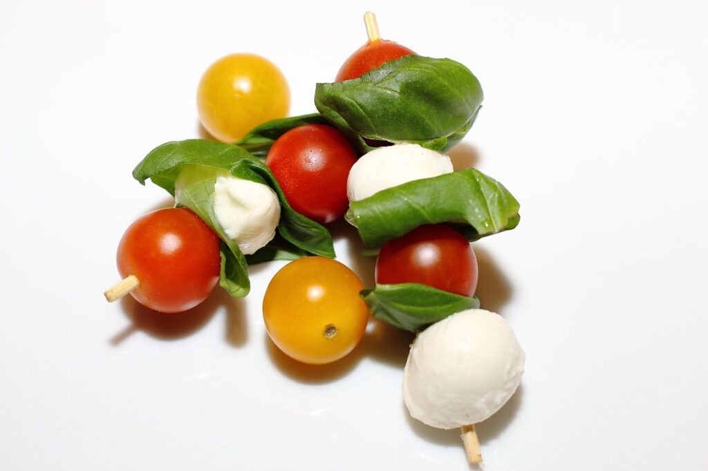 Brochetas Irresistibles de Uvas, Jamón y Mozzarella en un solo bocado