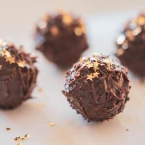 ¿Te atreves con las trufas más sorprendentes? Chocolate y ajo, el dúo inesperado que te conquistará