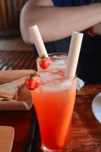 Jugo de Fresa y Piña: Una Bebida Refrescante para tu Digestión y Bienestar