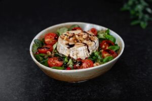 Una Ensalada Diferente que Sorprende y Conquista: Ensalada de Uvas, Queso y Nueces