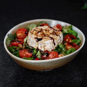 Una Ensalada Diferente que Sorprende y Conquista: Ensalada de Uvas, Queso y Nueces