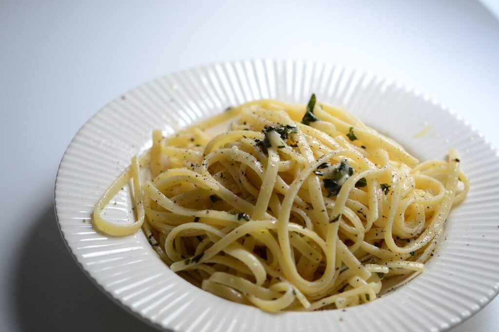 Espaguetis al Ajo Negro: Un Toque Diferente para Tu Pasta