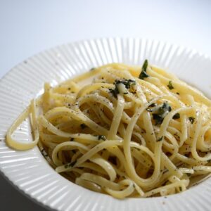 Espaguetis al Ajo Negro: Un Toque Diferente para Tu Pasta