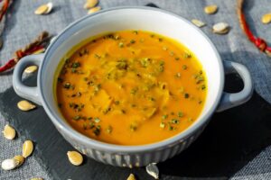 Receta de Sopa Detox de Calabacín y Apio: Un respiro para tu cuerpo