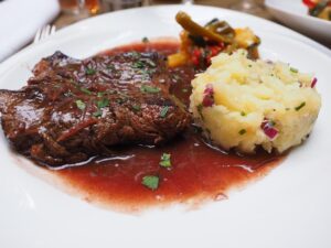 Un Plato que Conquista: Solomillo con Salsa de Uvas y Oporto