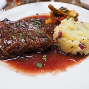 Un Plato que Conquista: Solomillo con Salsa de Uvas y Oporto