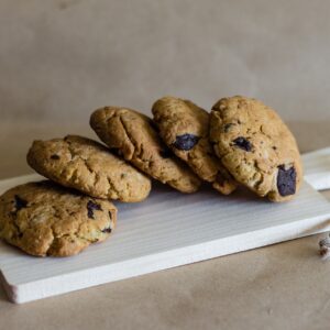 Cookies con chocolate blanco y arándanos, el equilibrio perfecto entre dulzor y contraste