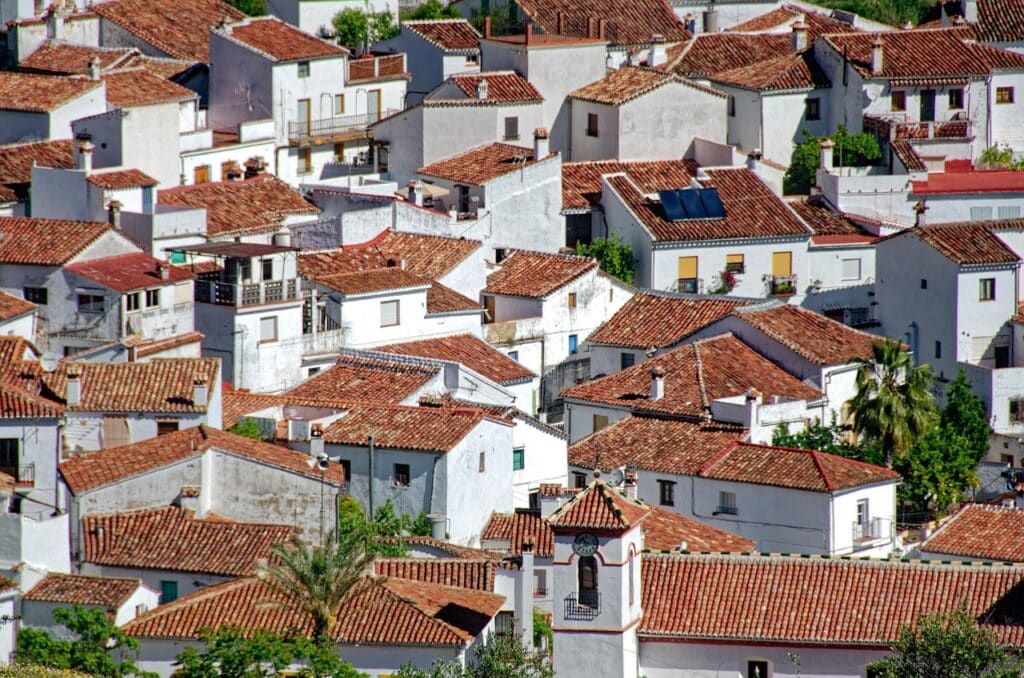 Así se come en las fiestas populares españolas de agosto: tradición, sabor y cultura