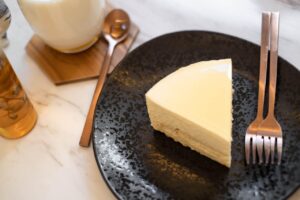 Cheesecake de chocolate blanco, cremosa, elegante y siempre perfecta