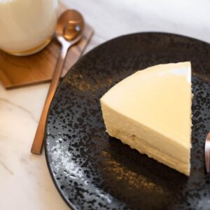 Cheesecake de chocolate blanco, cremosa, elegante y siempre perfecta